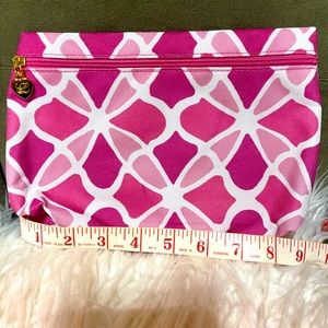 New Estée Lauder cosmetics bag.  One size.
